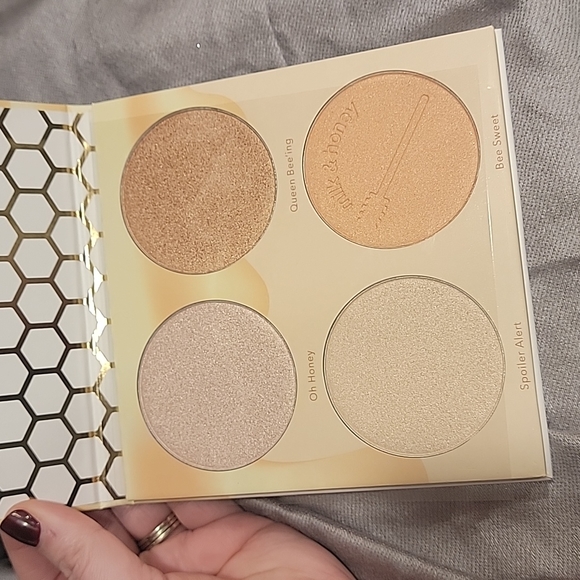 Beauty Bakerie Milk & Honey Highlighter Palette .28 oz x 4 Shades Full Size NIB - Picture 3 of 5